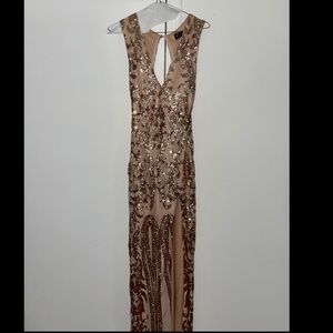 CLUB L Beautiful Sequined Dress!